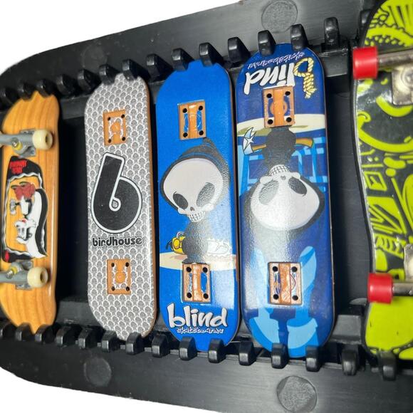 Tech Deck Fingerboards Lot (12) + Carrying Case 2003 Spin Master Vintage Set